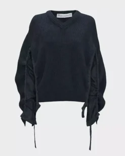 Granatowy sweter w serek