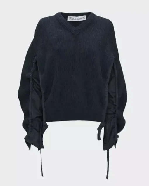 Granatowy sweter w serek