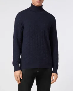 Granatowy sweter z golfem