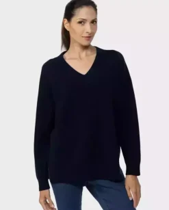 Granatowy sweter z kaszmiru