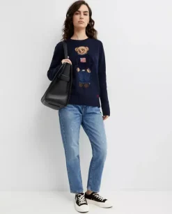 Granatowy sweter z misiem