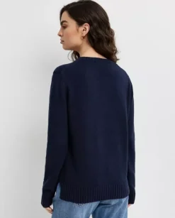 Granatowy sweter z misiem