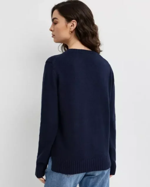 Granatowy sweter z misiem