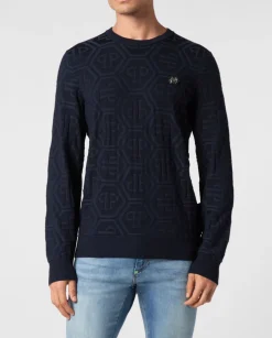 Granatowy sweter z monogramem