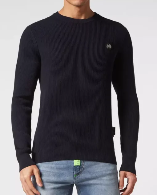 Granatowy sweter z wełny