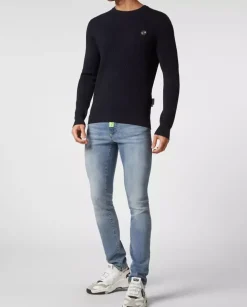 Granatowy sweter z wełny