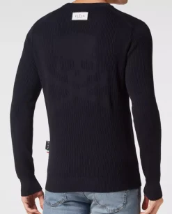 Granatowy sweter z wełny