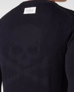 Granatowy sweter z wełny