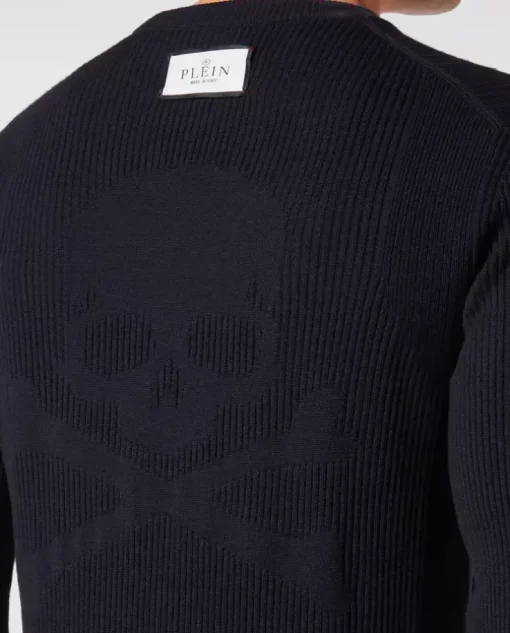 Granatowy sweter z wełny