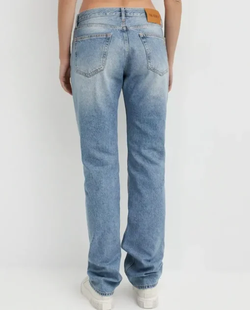 Jasnoniebieskie jeansy Boyfriend