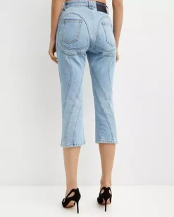 Jasnoniebieskie jeansy z przeszyciami
