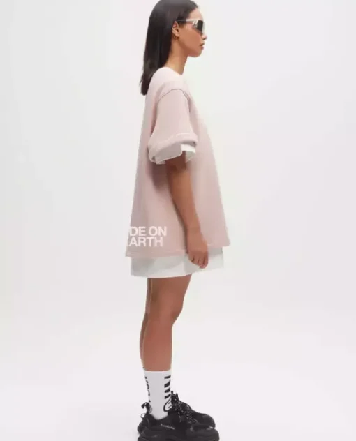 Jasnoróżowa bluza oversize z krótkim rękawem