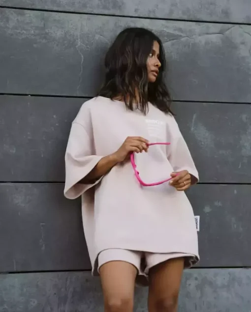 Jasnoróżowa bluza oversize z krótkim rękawem