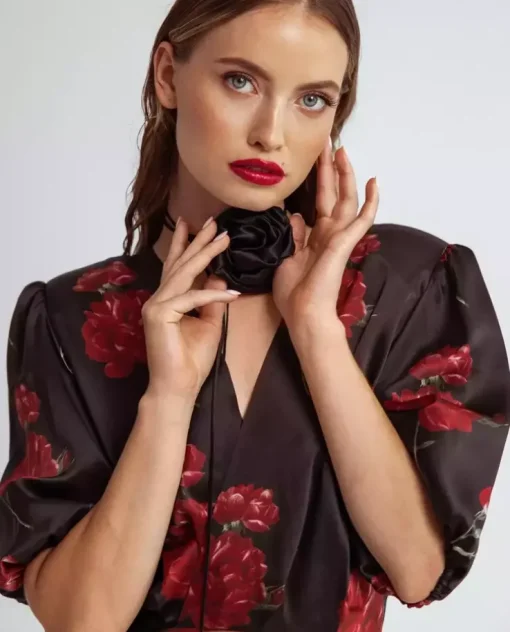Jedwabny czarny chocker z różą
