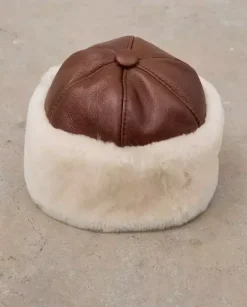 Karmelowa czapka z kożuchem