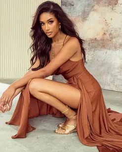 Maxi sukienka z rozcięciem Amber Elegance