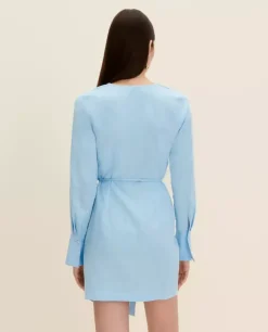 Mini sukienka o kopertowym kroju
