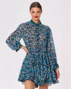 Niebieska sukienka w kwiatowy print