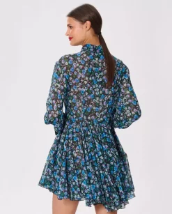 Niebieska sukienka w kwiatowy print