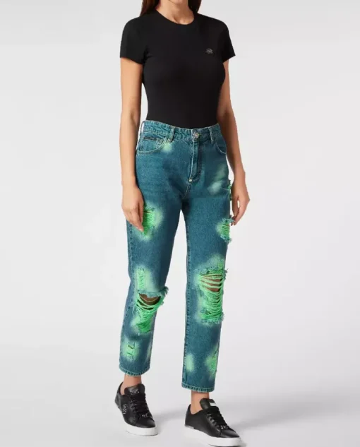 Niebieskie jeansy tie-dye z przetarciami