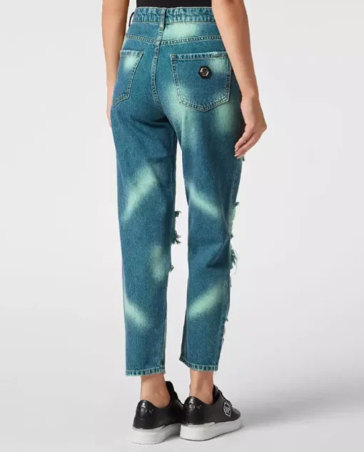 Niebieskie jeansy tie-dye z przetarciami