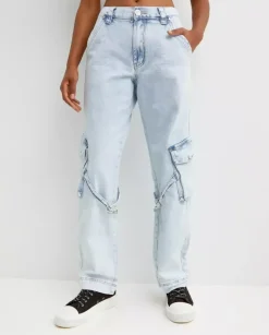 Niebieskie jeansy w typie cargo