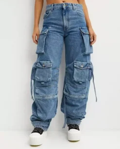 Niebieskie jeansy z kieszeniami cargo Fern