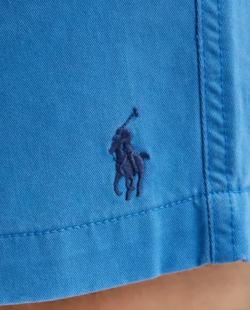 Niebieskie spodenki z haftowanym logo