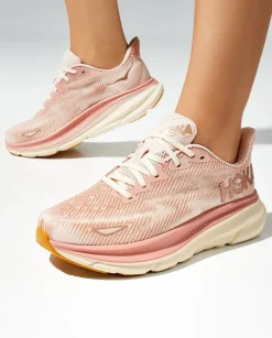 Różowe sneakersy Clifton 9