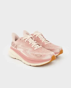 Różowe sneakersy Clifton 9