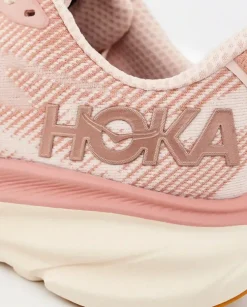 Różowe sneakersy Clifton 9