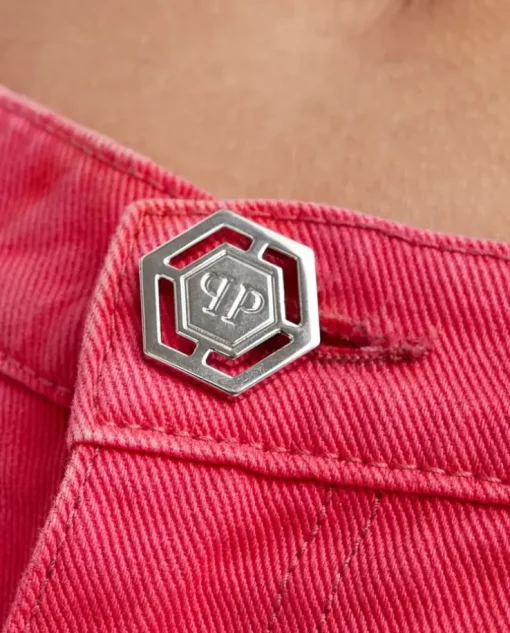 Różowo-czerwone spodnie jeansowe Mom Fit