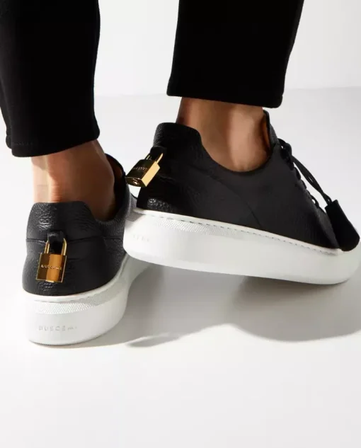 Skórzane sneakersy z kontrastową podeszwą i logo