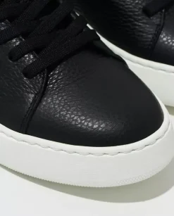 Skórzane sneakersy z kontrastową podeszwą i logo