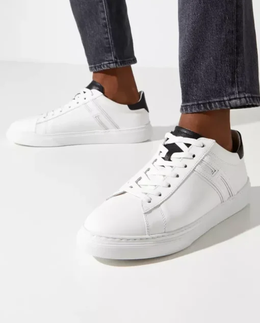 Sneakersy z czarnymi detalami H365