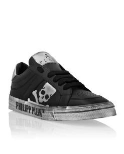 Sneakersy z czaszką
