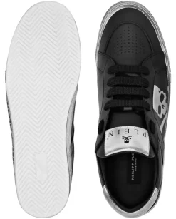Sneakersy z czaszką