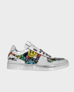Sneakersy z lustrzanym efektem