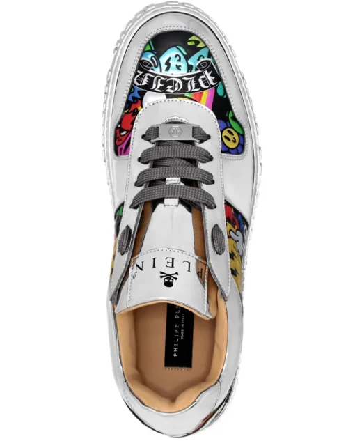 Sneakersy z lustrzanym efektem
