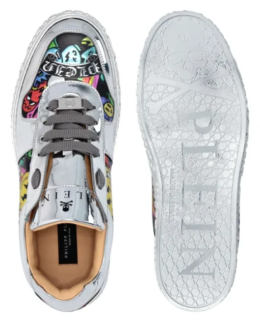 Sneakersy z lustrzanym efektem