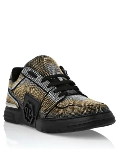 Sneakersy ze zdobieniem