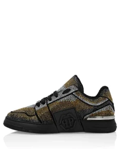 Sneakersy ze zdobieniem