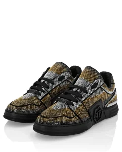 Sneakersy ze zdobieniem