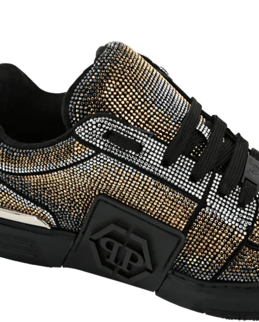 Sneakersy ze zdobieniem