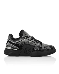 Sneakersy ze zdobieniem