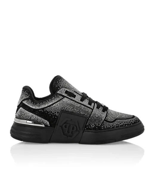 Sneakersy ze zdobieniem