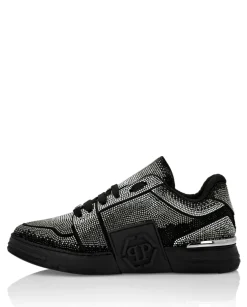 Sneakersy ze zdobieniem