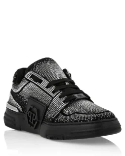 Sneakersy ze zdobieniem
