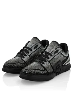 Sneakersy ze zdobieniem