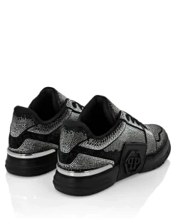 Sneakersy ze zdobieniem